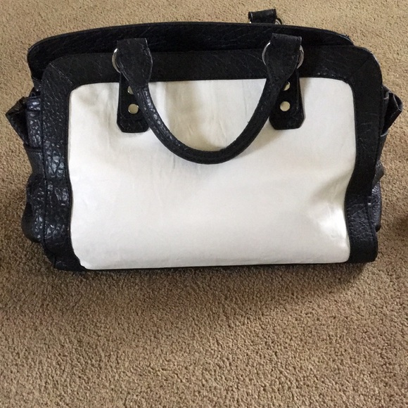 Simply Vera - Picture 2 of 8